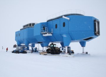 Module H1 being linked to Module H2 at Halley VI site