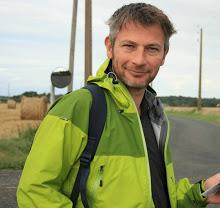 Laurent delahousse smiling for the camera.