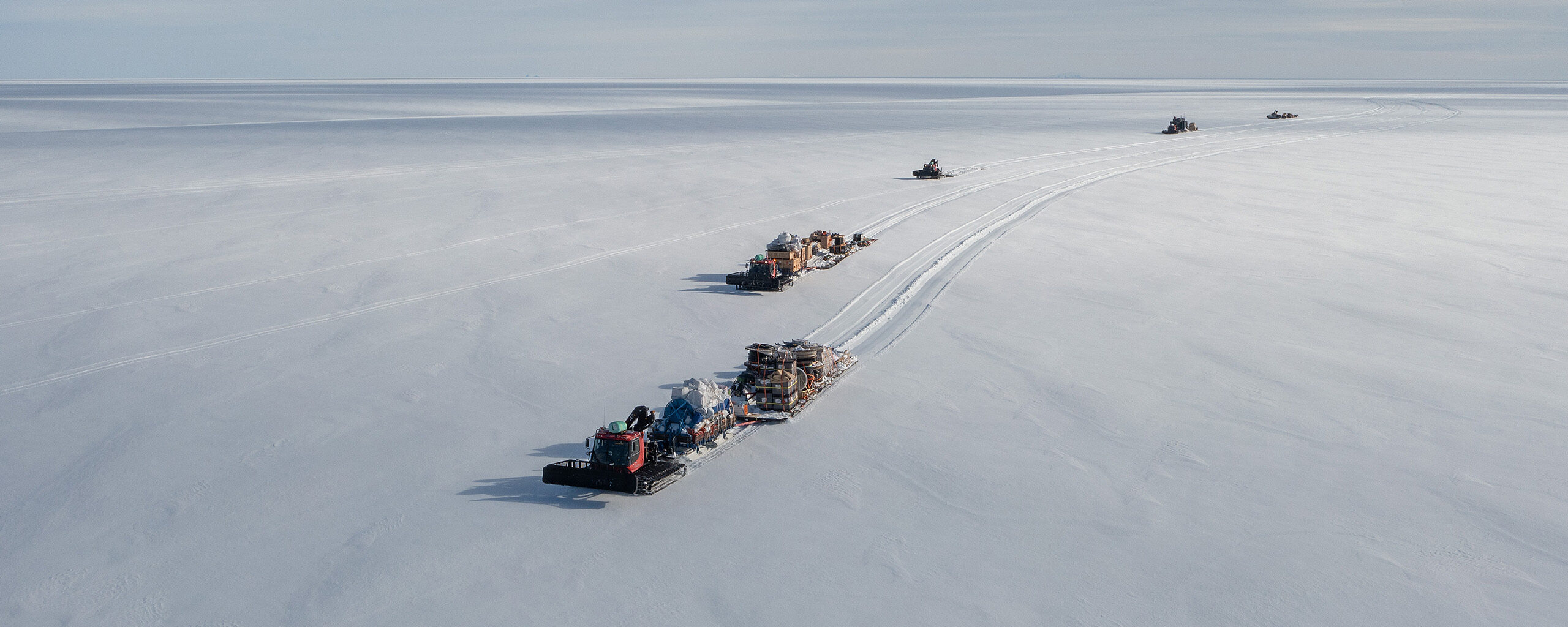 Traverse convoy crossing Antarctic Ice Shelf