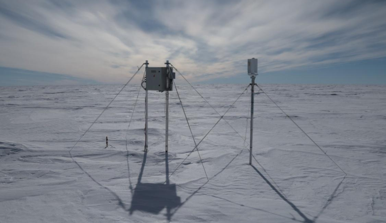 Low powered magnetometer field deployment in Antarctica